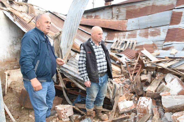 Yozgat’ta ahır çöktü, hayvanlar AFAD’ın yardımıyla kurtarıldı