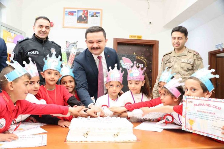 Karayazı Karşıyaka İlkokulu’nda okuma bayramı coşkusu