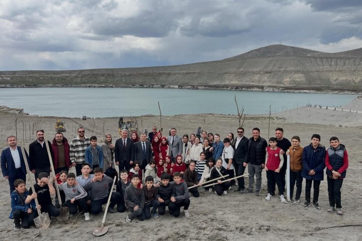 Karapınar’da fidanlar geleceğe nefes olacak