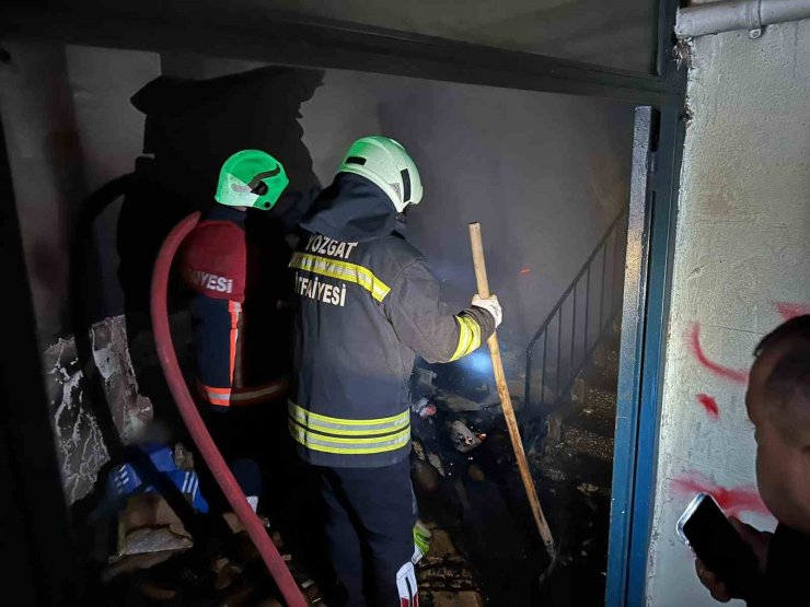 Yozgat’ta metruk binada çıkan yangın kısa sürede söndürüldü