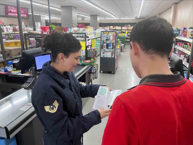 Bolvadin’de jandarma vatandaşlara kadına şiddetle mücadeleyi anlattı