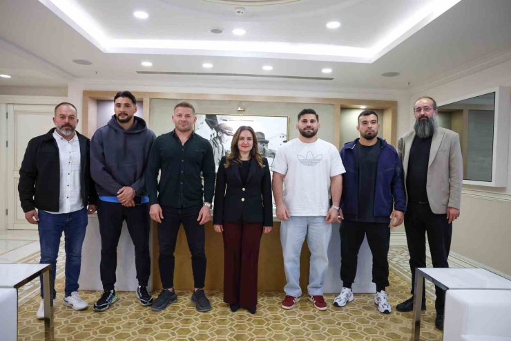 Başkan Vekili Özdemir başpehlivanları ağırladı: "Altın kemeri Antalya’ya getireceğinize inanıyorum"