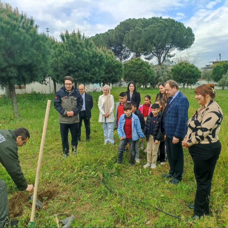 Germencik’te özel öğrenciler Orman Haftası’nda fidan dikti