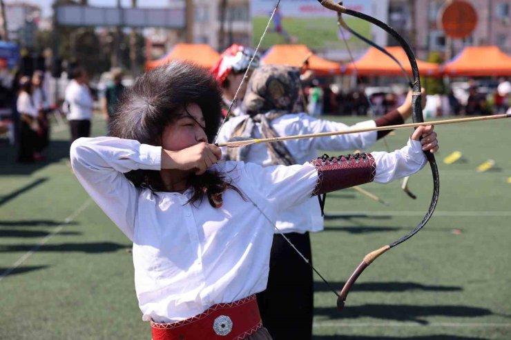 Mersin’de geleneksel okçuluk şöleni: 13 ilçeden 150 sporcu katıldı