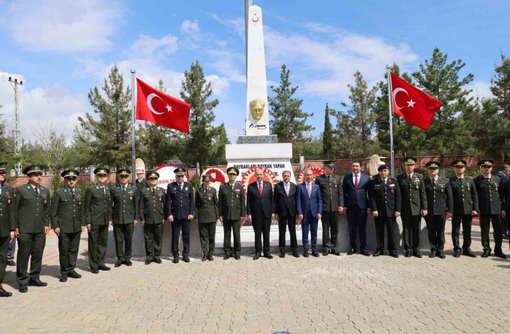 Eski KKTC Cumhurbaşkanı Tatar, Şanlıurfa’nın kurtuluşunun 106. yıl dönümü törenine katıldı