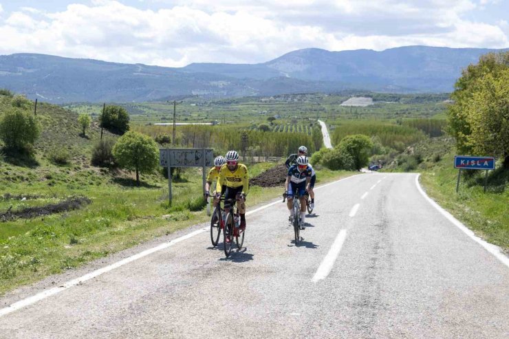 Mersin’de 120 sporcu 126 kilometrelik etapta yarıştı