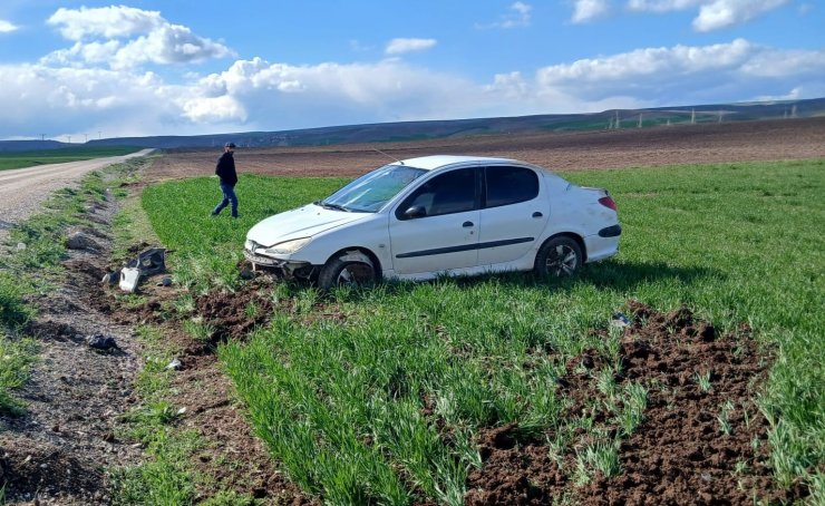 Çorum’da devrilen otomobilin sürücüsü yaralandı