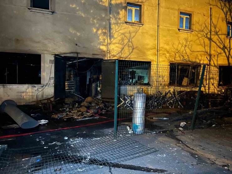 Arnavutköy’de metal fabrikasında sanayi tipi tüp patladı: 1’i ağır 3 işçi yaralandı