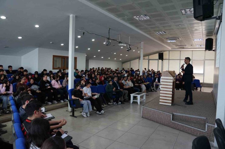 Esenyurt Belediyesi’nden gençlere sınav desteği