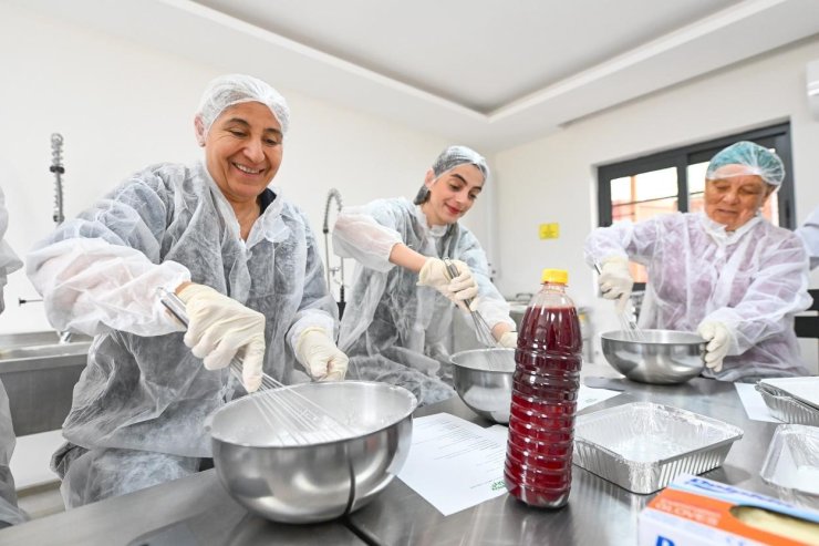 Mersin’de kan portakallı lokum üretildi