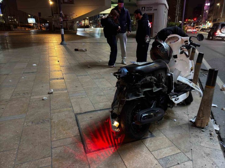 Şişli’de bir sürücü genç kıza çarpmamak için bariyerlere girdi