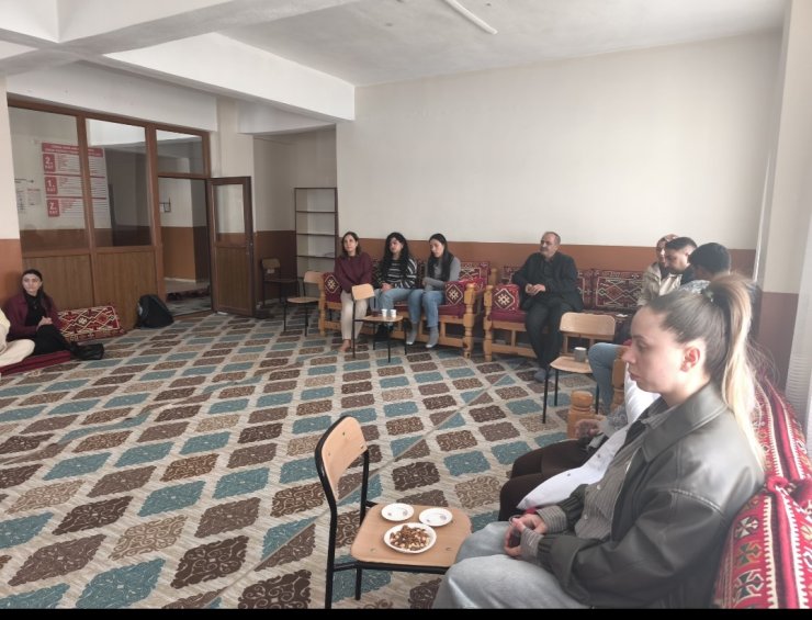 Diyadin’de öğretmenlerle eğitim toplantısı yapıldı