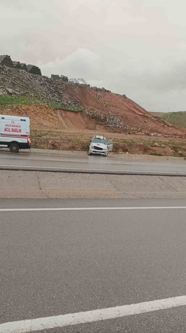Siirt’te araç takla attı: 2 yaralı