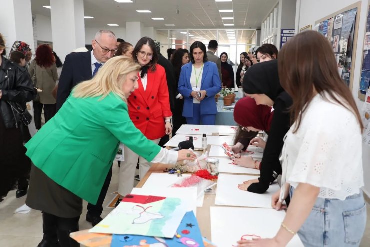 Sinop’ta bitkilerin dünyası tuvale taşındı