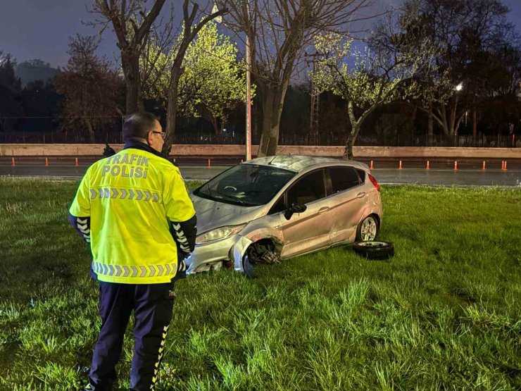 Kayseri’de kaza yapan sürücü otomobilini bırakıp kaçtı