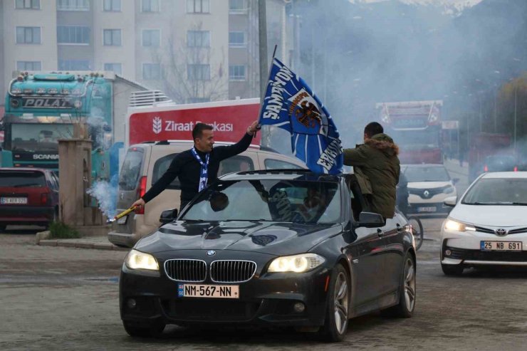 Oltu’da Erzurumspor’un şampiyonluk coşkusu
