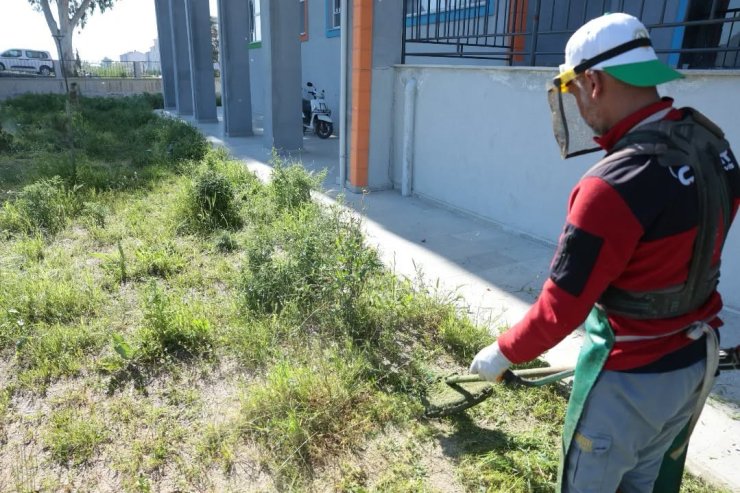 İncirliova’da okul bahçeleri temizlendi