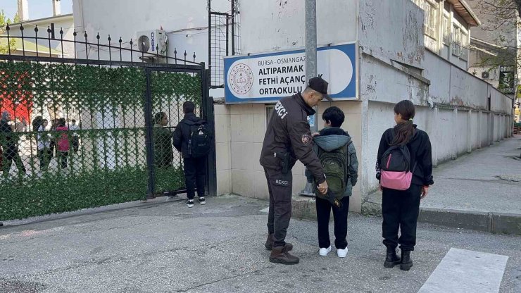 Bursa’da okullar daha güvenli...Her okula bekçi ve polis görevlendirildi