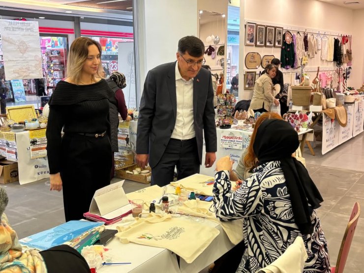 Kütahya’da yöresel ürünler ve el sanatları tanıtıldı