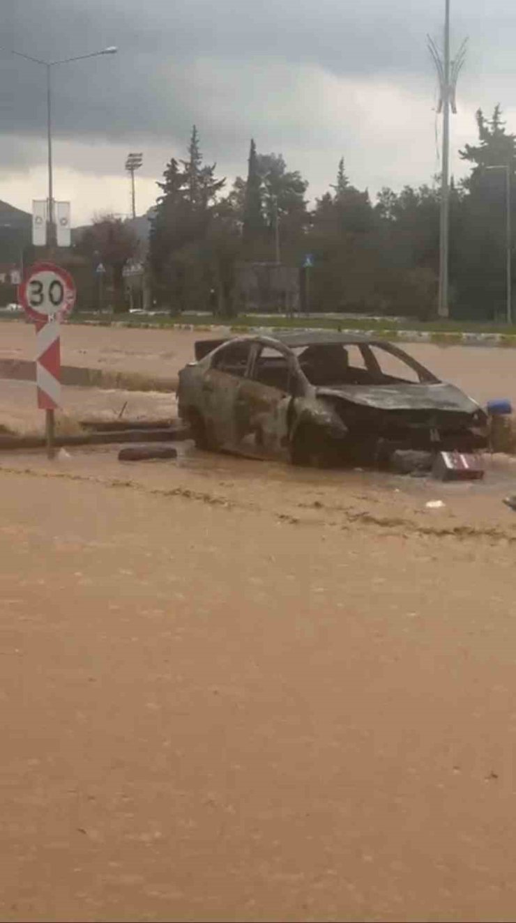Sağanak yağış Mardin’de hayatı olumsuz etkiledi