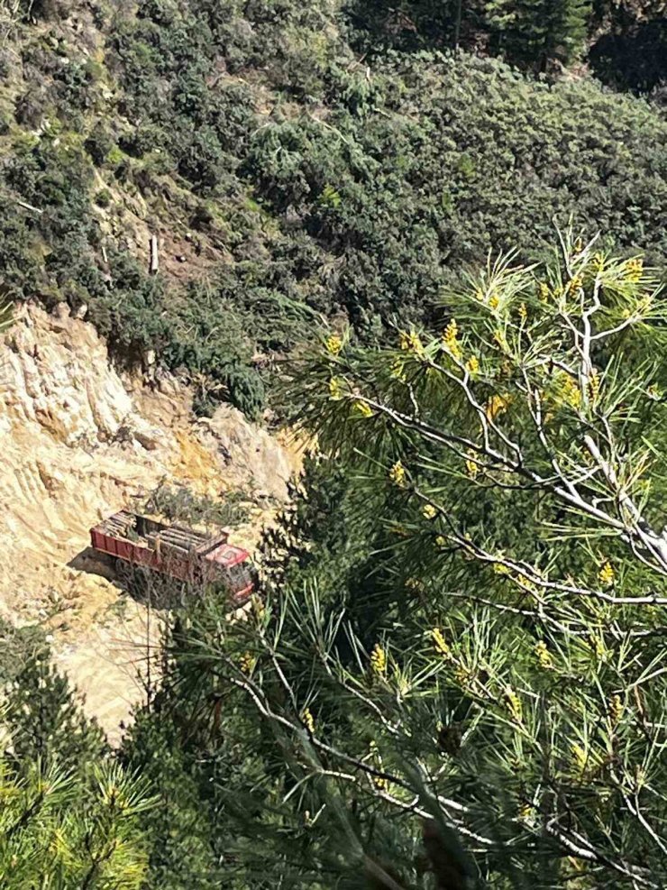 Buldan’da tartışmalı maden sahasında ağaç kesimi başladı