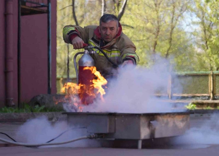 El sanatları merkezinde yangın tatbikatı