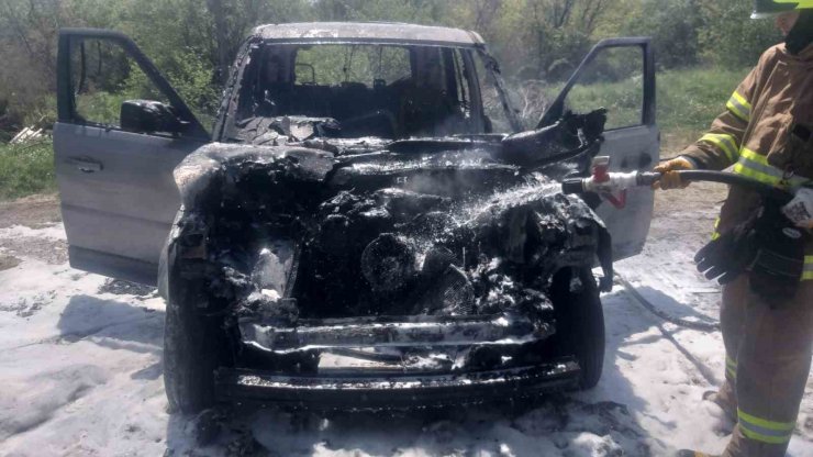 Gönen’de araç yangını paniğe neden oldu