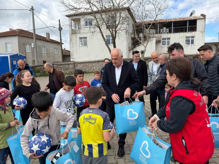 Başkan Akın’dan kırsaldaki çocuklara 23 Nisan hediyesi