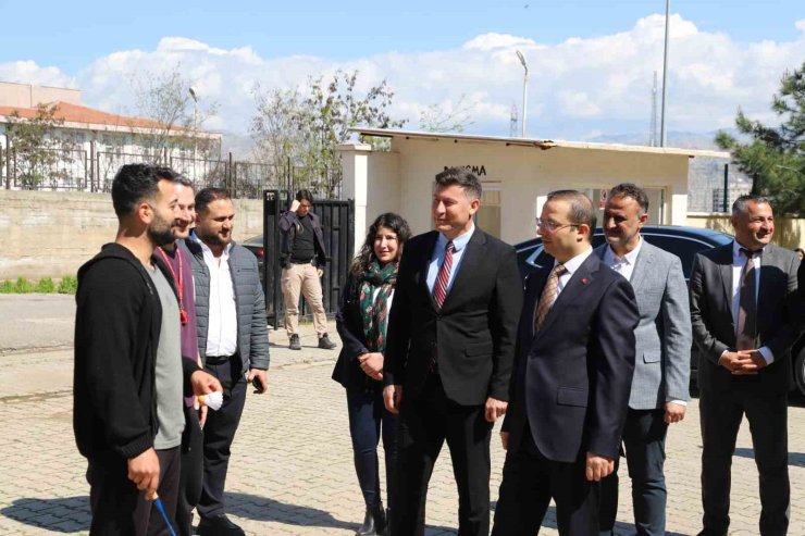 Kaymakam Baycar, öğrencilerle geleceği konuştu