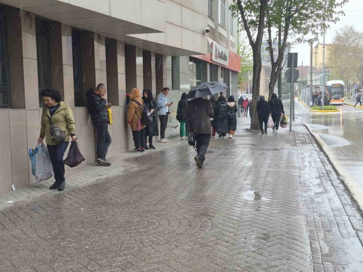 Eskişehir’de sağanak yağış etkili oldu