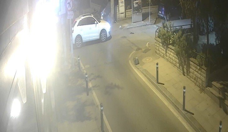 Kadıköy’de otomobil ile motosiklet çarpıştı: 1 yaralı