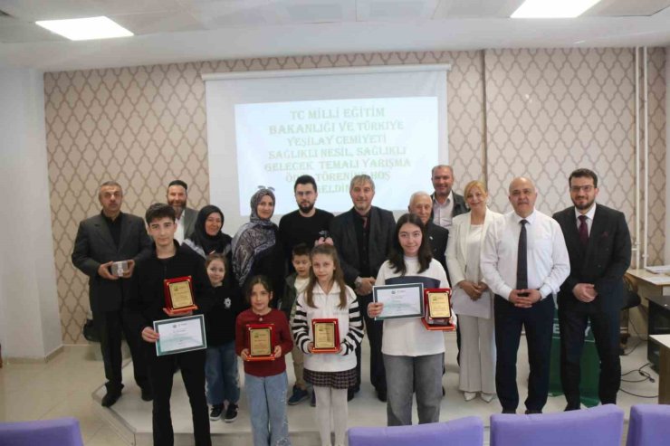 Kütahya’da yetenek yarışmasında dereceye giren öğrenciler ödüllendirildi