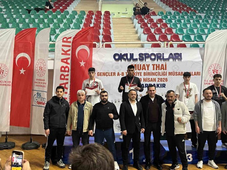 Siverekli sporcu Muay-Thai Türkiye Şampiyonası’nda ikinci oldu