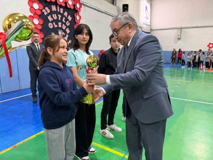 Şuhut’ta 23 Nisan coşkuyla kutlandı