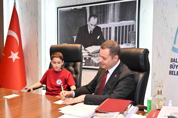Başkan Akın, makamını çocuklara devretti