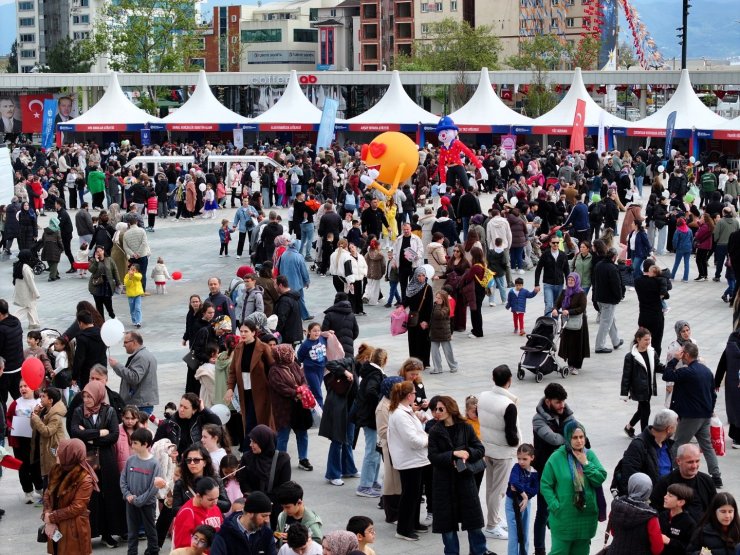 İzmit’te 23 Nisan’a uluslararası ilgi: Çocuklar bayram coşkusunu birlikte yaşıyor