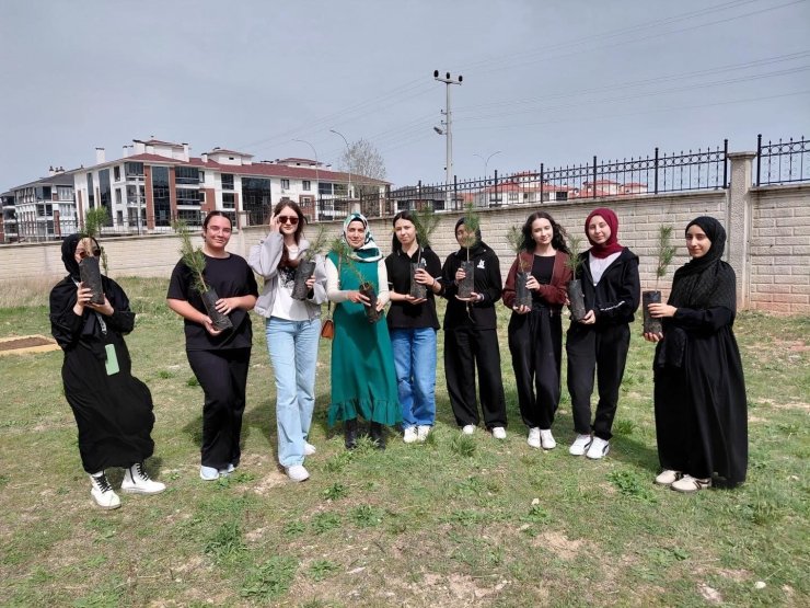 Kütahya’da öğrencilerden doğaya anlamlı katkı