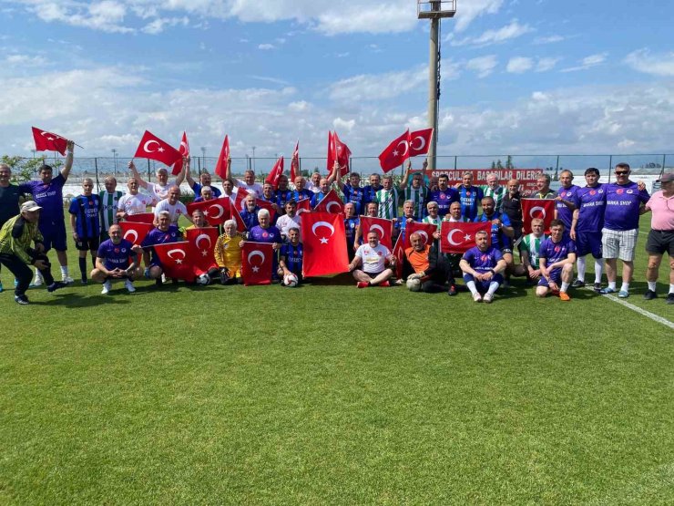 Futbol sahasında dostluklar rüzgarı esti