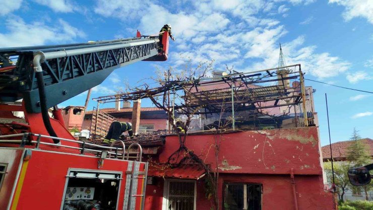 Burdur’da müstakil evde yangın paniği