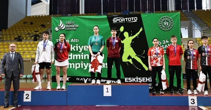 Badmintonun genç yıldızları Eskişehir’de buluştu