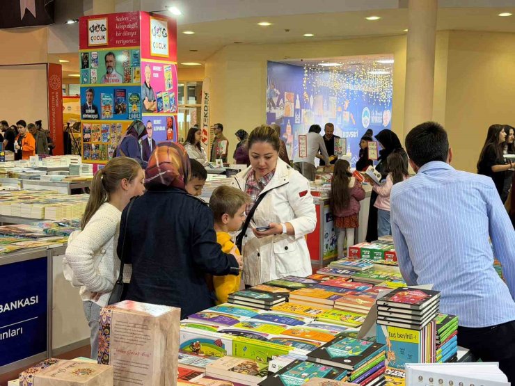 8. Kayseri Kitap Fuarı’na son iki günde yoğun ilgi