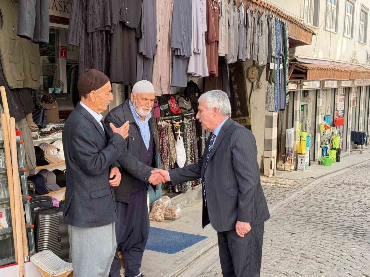 Başkan Karamehmetoğlu esnaf ve halkla bir araya geldi