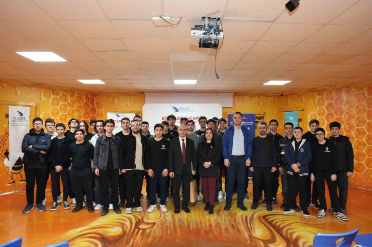 Yapay zeka ve geleceğin teknolojileri lise öğrencileriyle buluştu