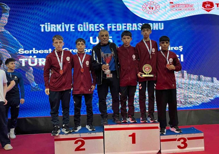Muğla’lı U15 grekoromen güreş takımı Türkiye ikincisi oldu