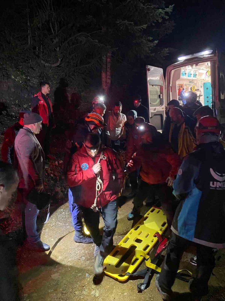 Kastamonu’da dağlık alanda uçurumdan düşen genç için ekipler seferber oldu