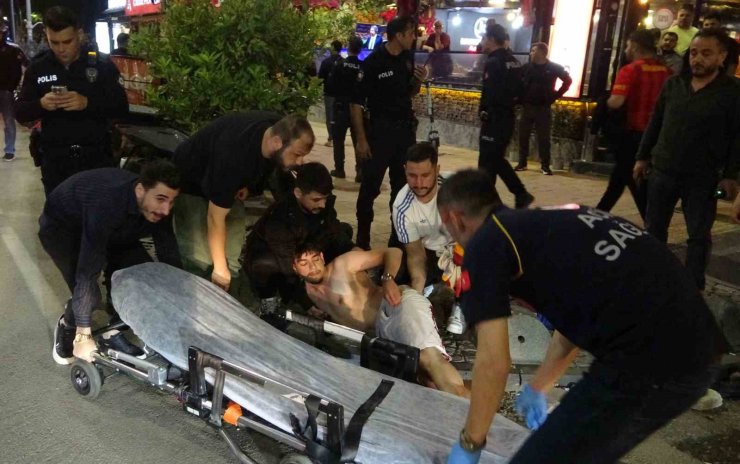 Antalya’da derbi galibiyetini kutlayan bir taraftar bıçakla yaralandı