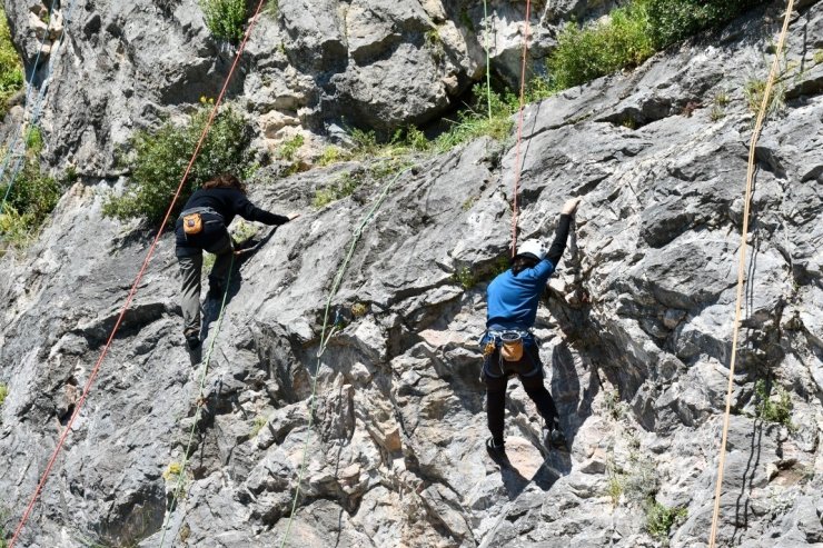 Balıkesir 7. Kaya Tırmanış Şenliği doğa tutkunlarını buluşturdu