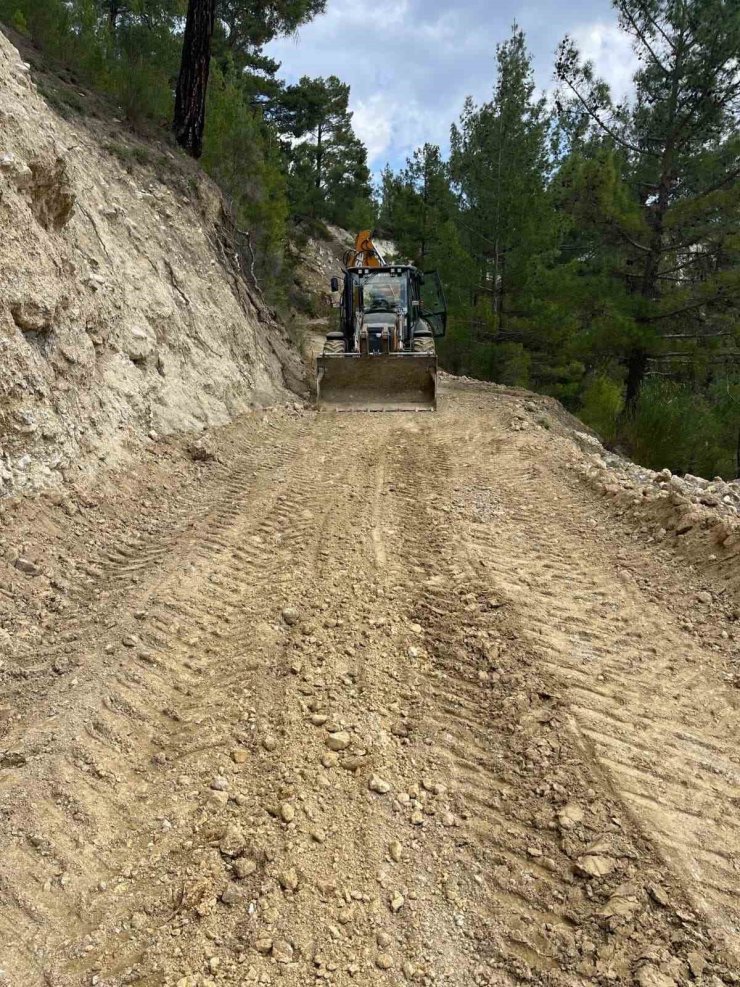 Çameli Belediyesi’nden arazi yollarında yoğun mesai