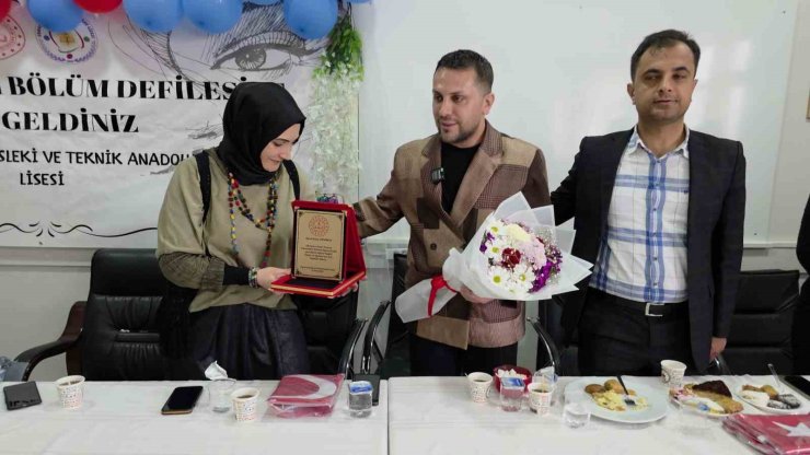 Genç tasarımcılar usta isimle bir araya geldi