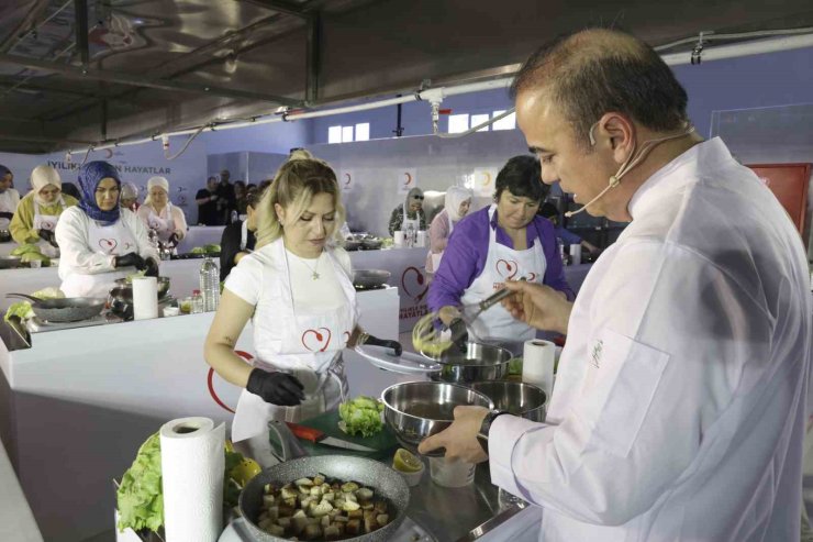 Adana’da kadınlar aşçılık atölyesinde eğitim aldı
